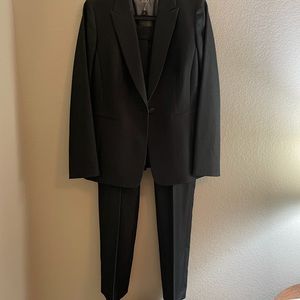 Tahari Arthur Levine Gray Suit - Size 8